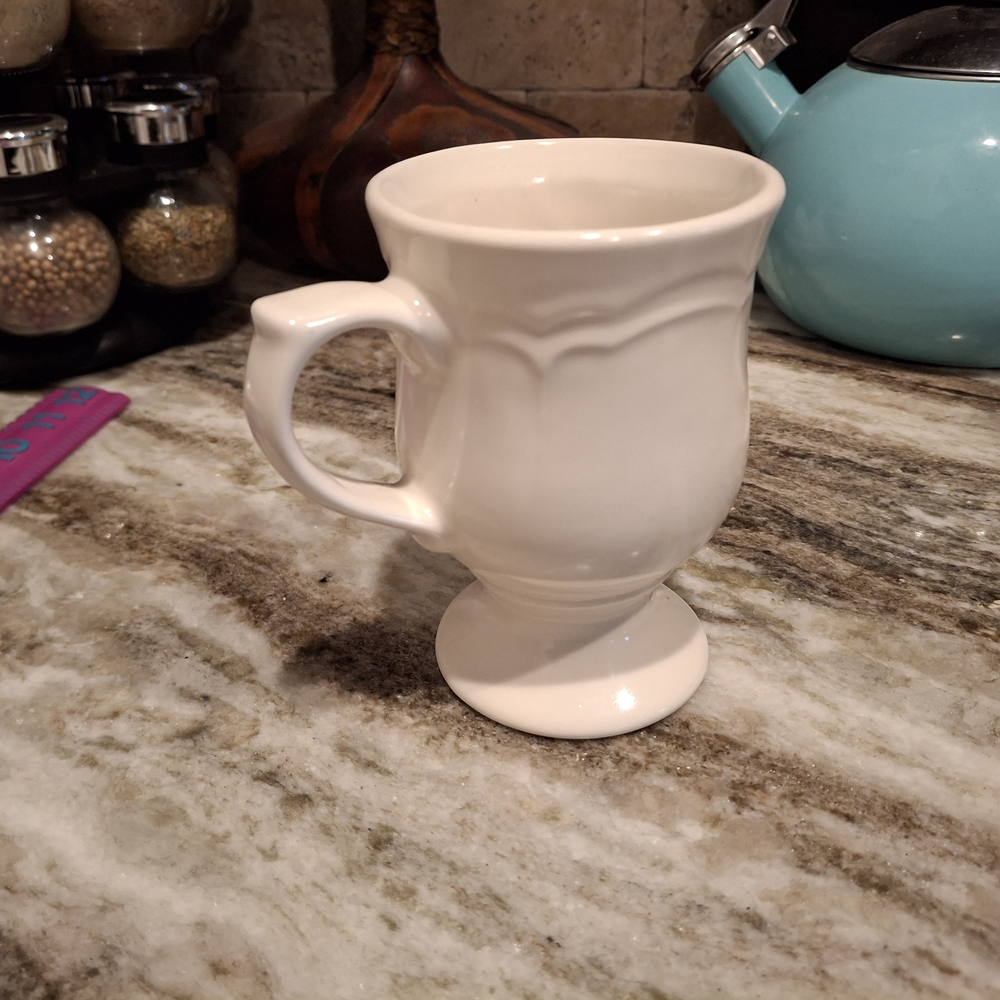 Pfaltzgraff Heritage White Pedestal Mug